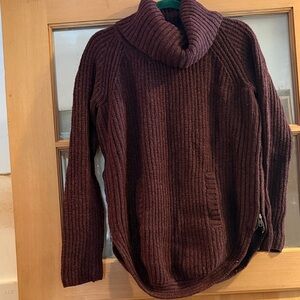 Women’s Chunky Turtleneck Sweater - Deep Burgundy